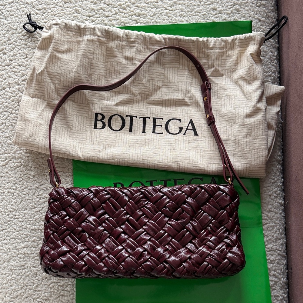 BOTTEGA VENETA Kalimero Cha Cha Intrecciato Woven Patent Leather Shoulder Bag